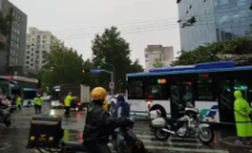 倾盆如注：山东“降下”424个大明湖