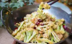 干锅花菜的家常做法：香辣脆嫩，下饭神器