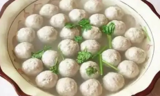 水汆丸子：鲜嫩弹牙的清汤美味秘籍